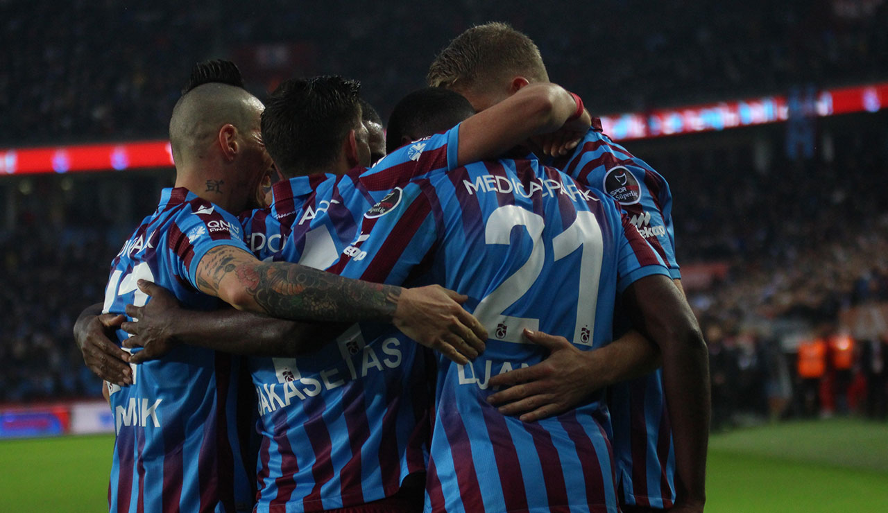 Trabzon'un oyununa övgü: Bu futbol bizi hedefe götürür Trabzon'un oyununa övgü: Bu futbol bizi hedefe götürür