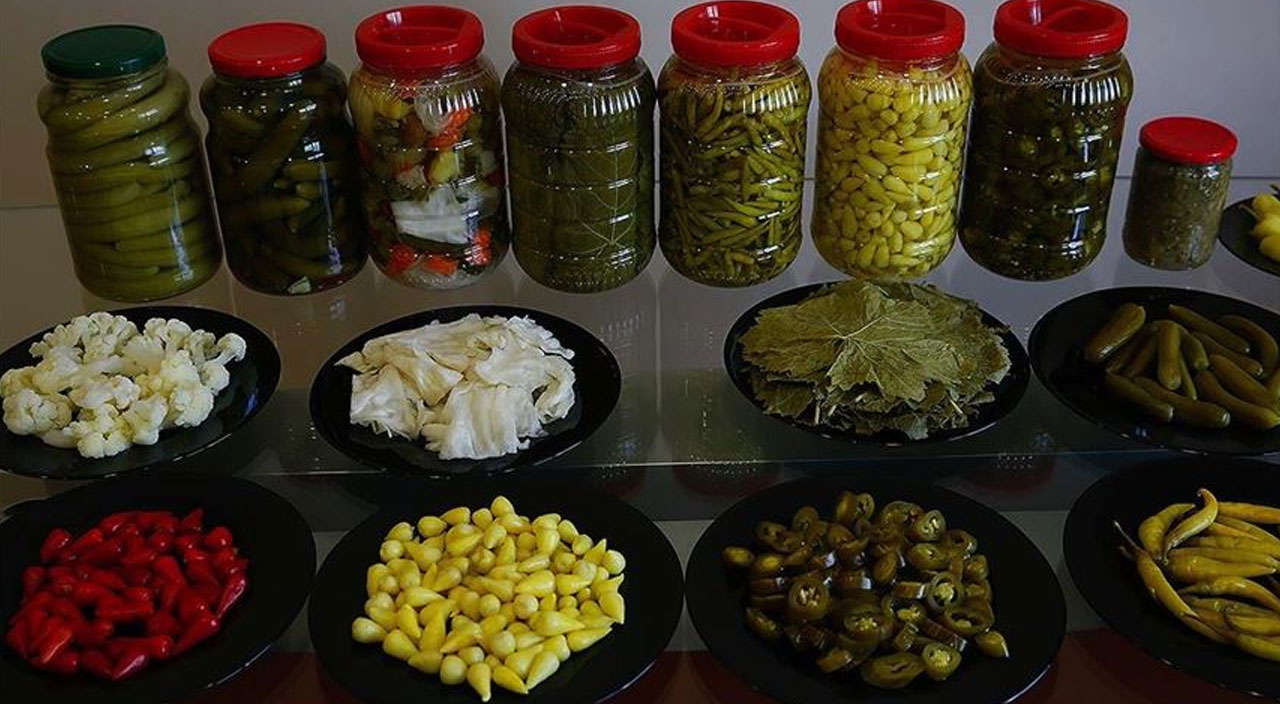 'Limon mu sirke mi' tartışmasına son: Turşuya çay ve asma yaprağı önerisi