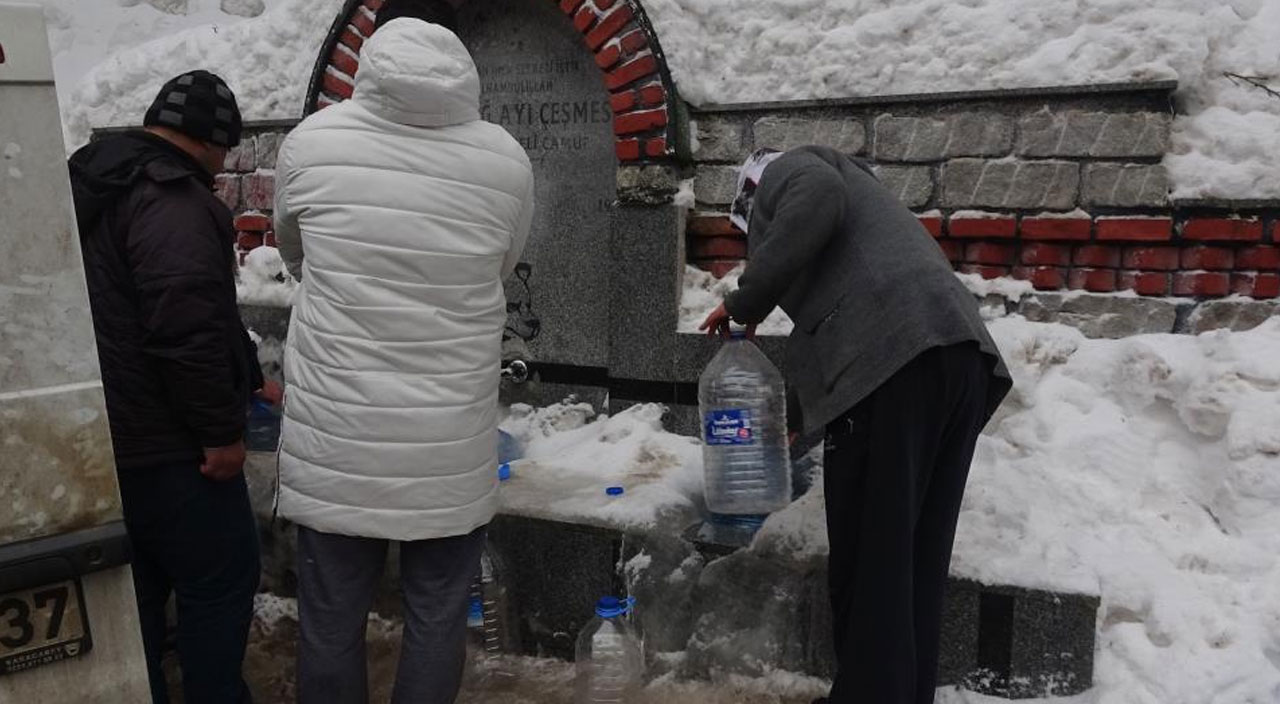 Bu suyu içmek için eksi 10 derecede saatlerce kuyruk bekliyorlar