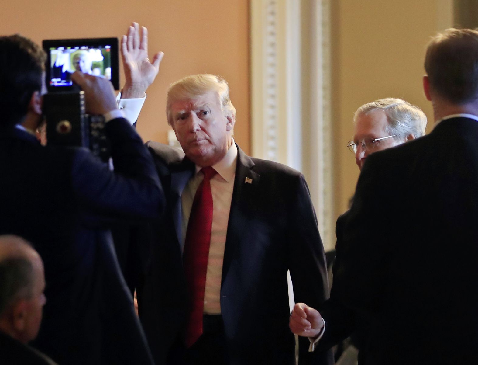 ABD Başkanı Trump'a Rus bayraklı protesto