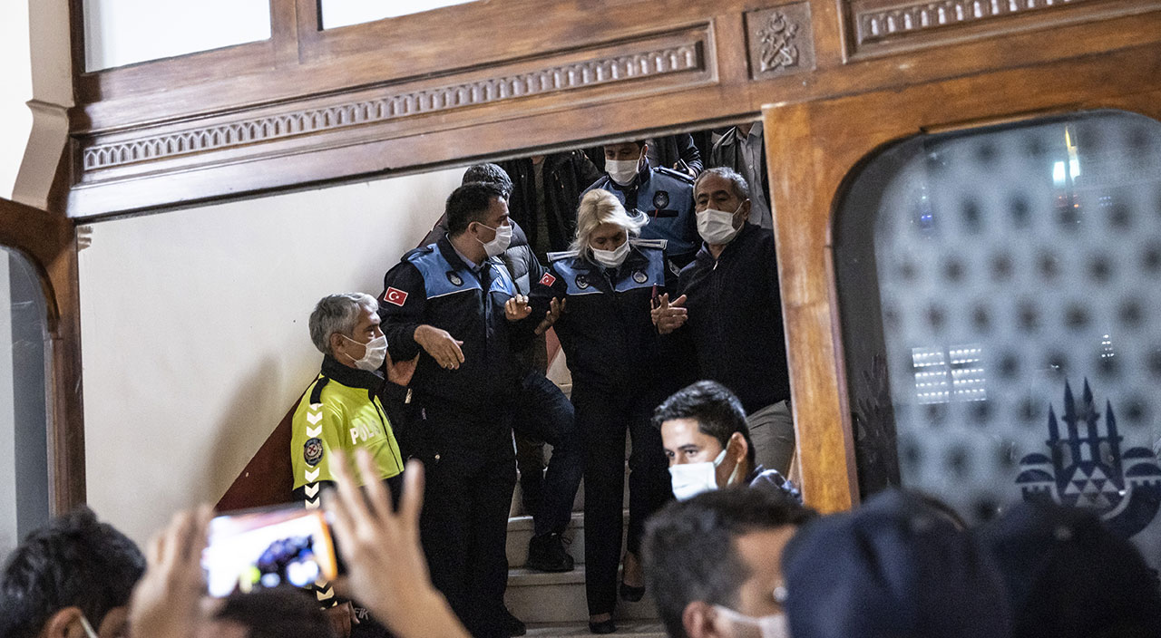 İBB ve CHP’liler TÜGVA binasını işgal etti!