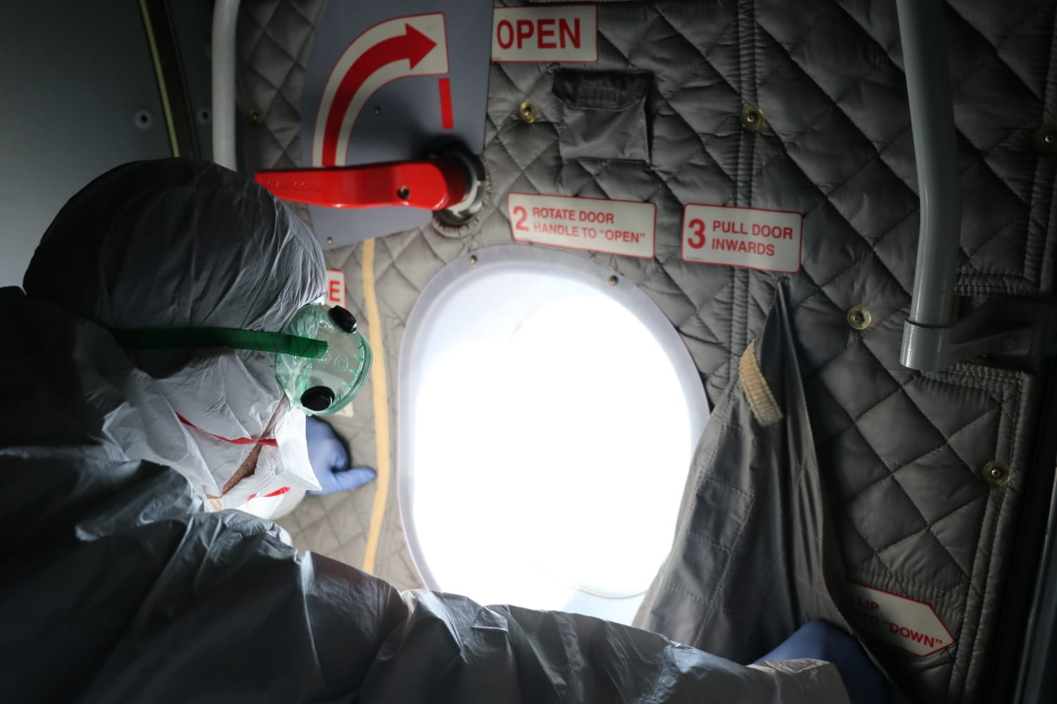 Vuhan'dan Türk vatandaşlarını tahliye eden uçak Ankara'ya indi