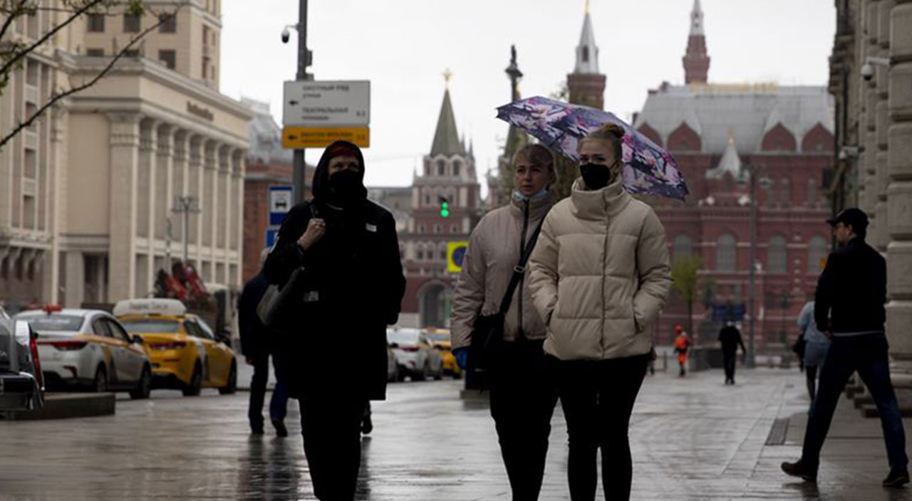 Rusya'da Kovid-19 kaynaklı günlük can kaybı 1000'i geçti