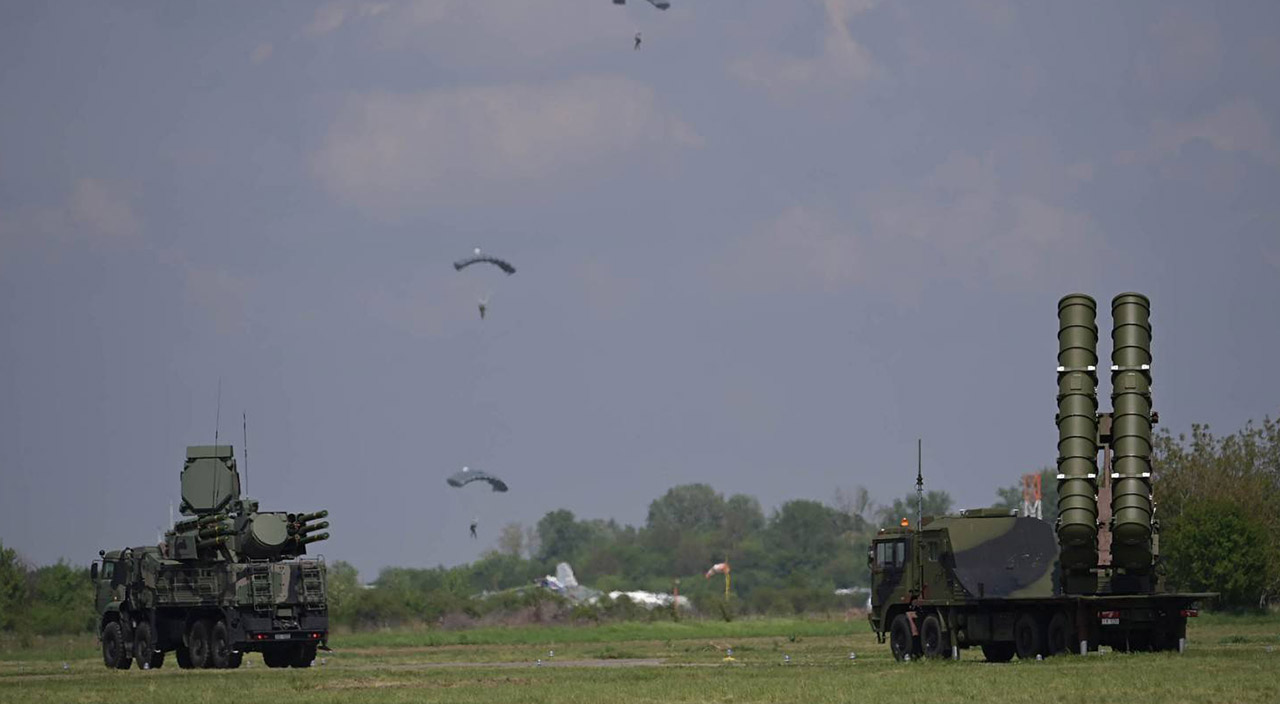 Sırbistan'dan Çin füzesi ile gövde gösterisi!