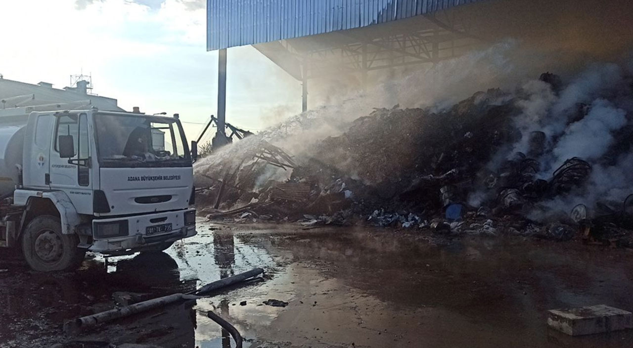 Osmaniye'de geri dönüşüm fabrikasında yangın