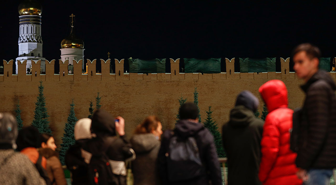 Şiddetli rüzgar Kremlin’in burcunu yıktı, Kızıl Meydan ziyarete kapatıldı