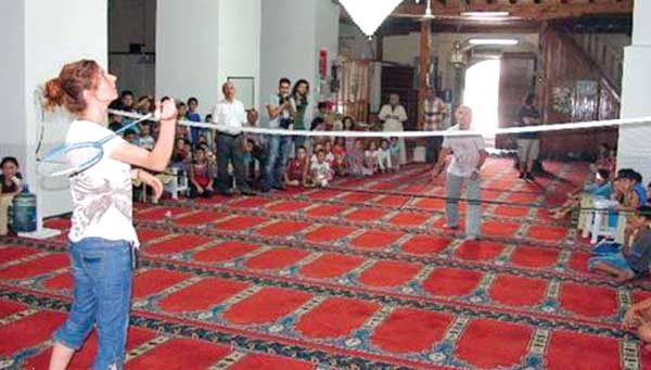İslam Âlimlerine Göre İslam’da Oyun, Eğlence ve Dini Alet Etmenin Hükmü