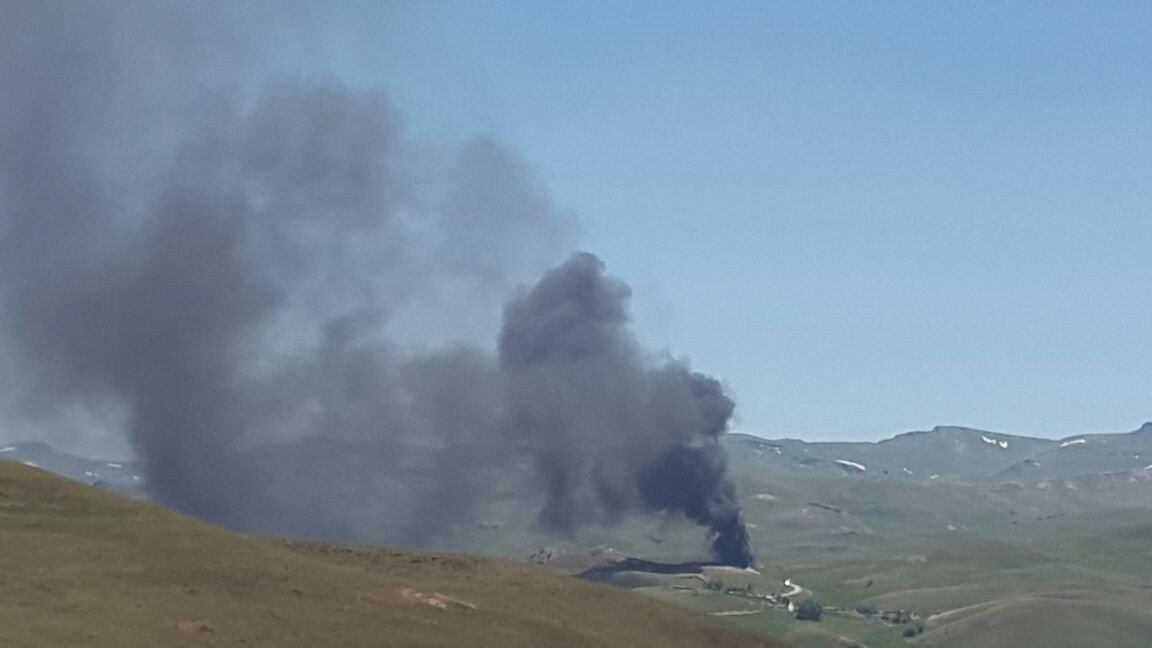 PKK'lılar şantiye basıp araçları ateşe verdi, 25 personel kayıp