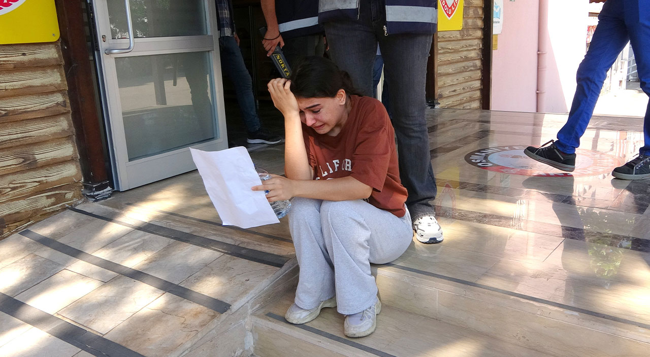 Polise verdiği cevapla Türkiye'yi duygulandırmıştı... Ayşe'nin acı hikayesi ortaya çıktı Polise verdiği cevapla Türkiye'yi duygulandırmıştı... Ayşe'nin acı hikayesi ortaya çıktı