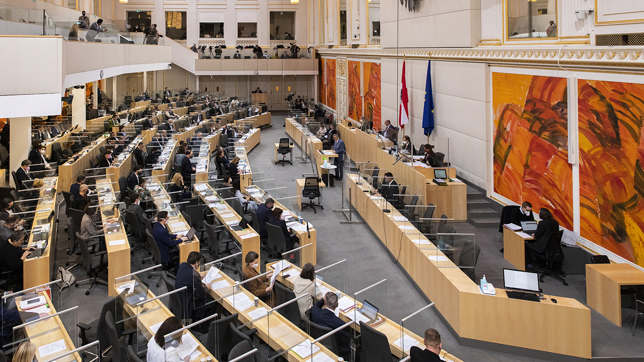 Avusturya'da aşı olmayan 3.600 avro ceza ödeyecek