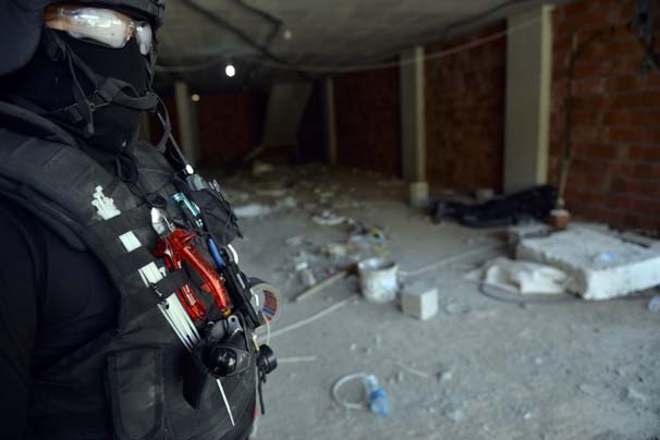 Nusaybin'de tuzaklanan el yapımı patlayıcılar imha ediliyor