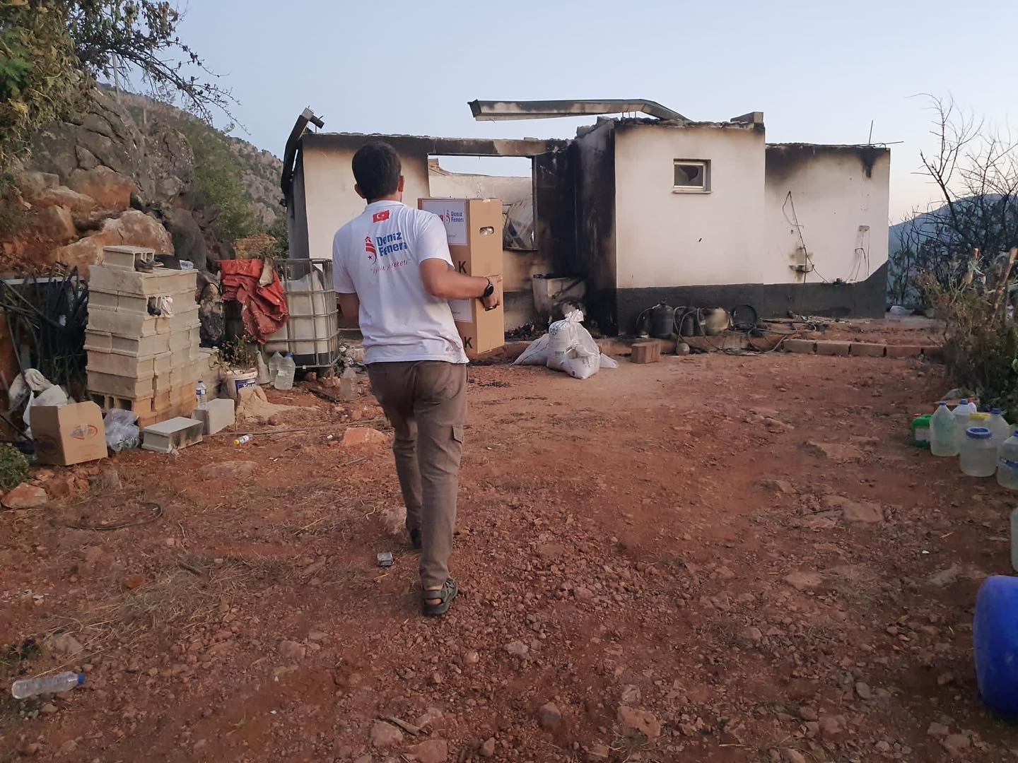 Deniz Feneri afet bölgelerinde