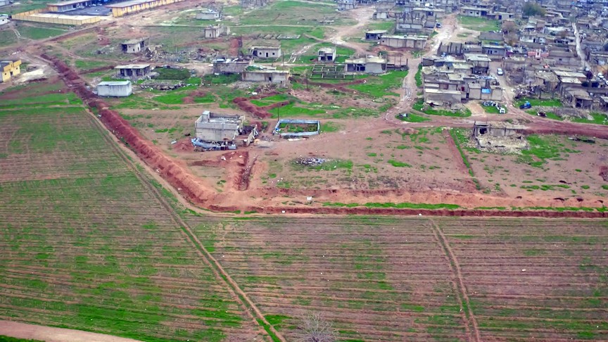 YPG/PKK'nın Ayn el-Arap'ta kazdığı hendek ve tüneller görüntülendi