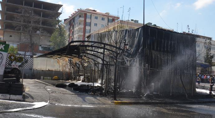 Beylikdüzü'nde korkutan yangın