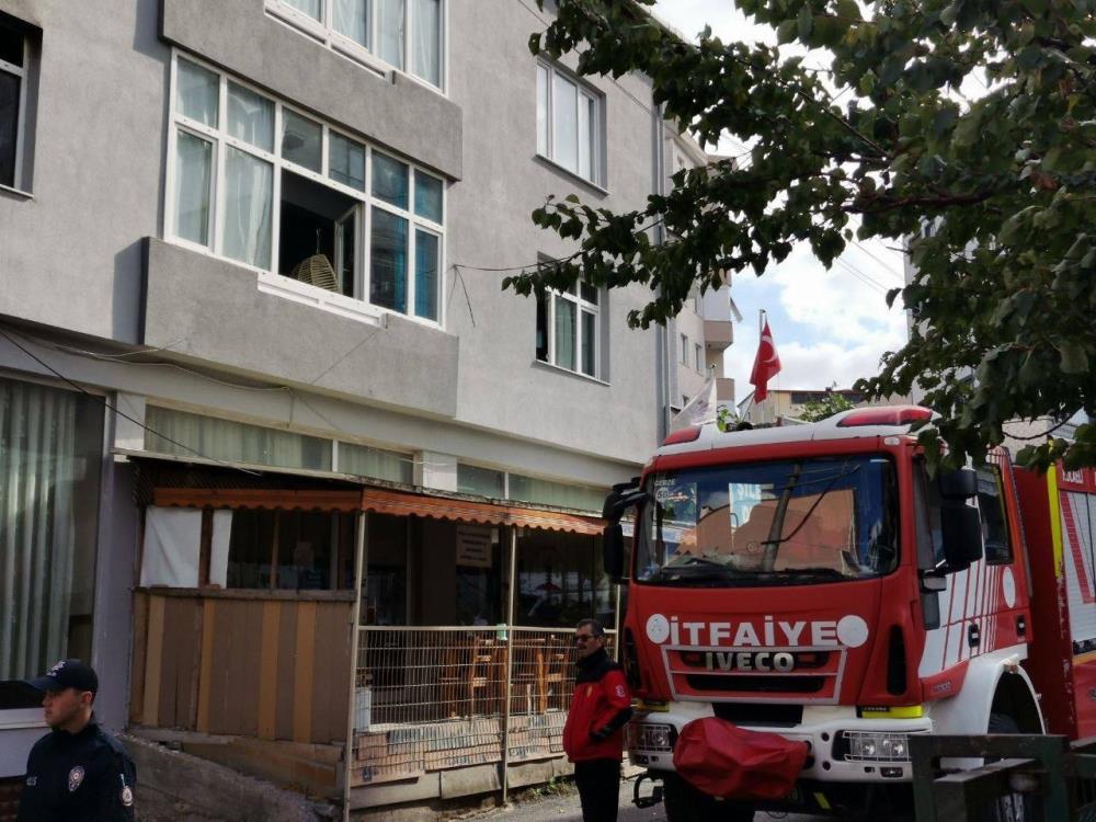 Kocaeli'nde bir dairede çıkan yangında 17 yaşındaki kızın cesedi bulundu!