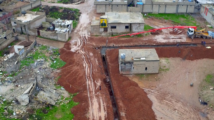 YPG/PKK'nın Ayn el-Arap'ta kazdığı hendek ve tüneller görüntülendi