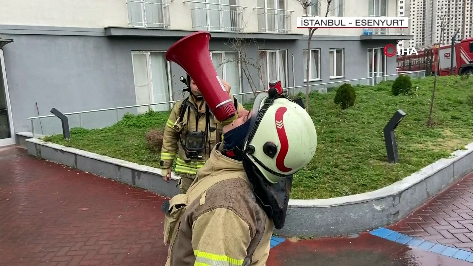 İstanbul’da 18 katlı rezidansta yangın: Mahsur kalanlar kurtarıldı