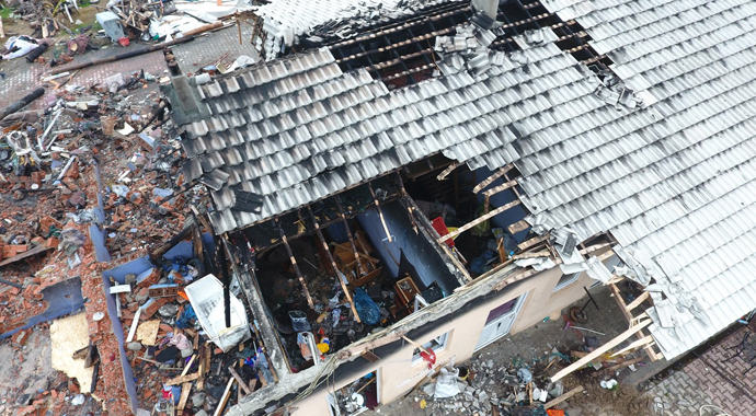 Ak Partili vekil yanan balıkçı barınağını inceledi