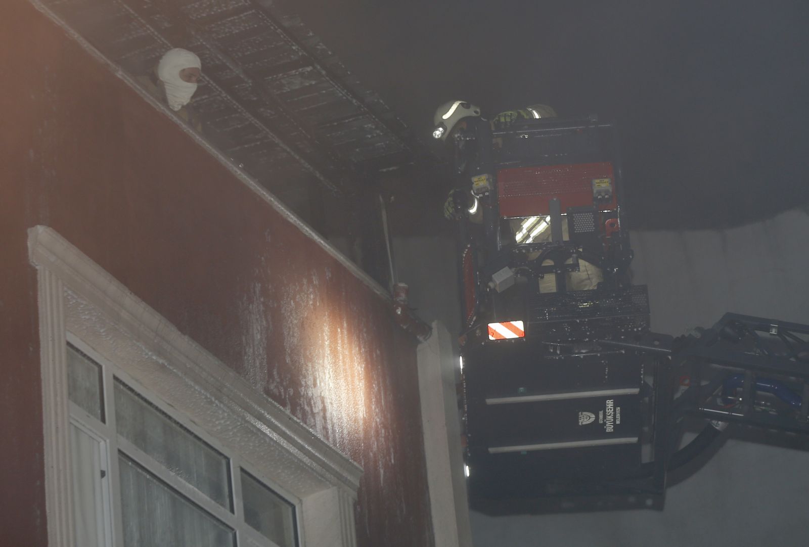 Bayrampaşa'da yangın: 4'ü çocuk, 7 kişi yaralandı