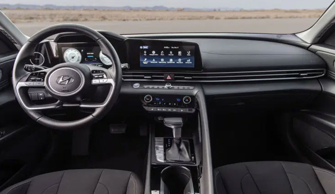 Yeni Elentra'da sportif görünüm, konforlu sürüş