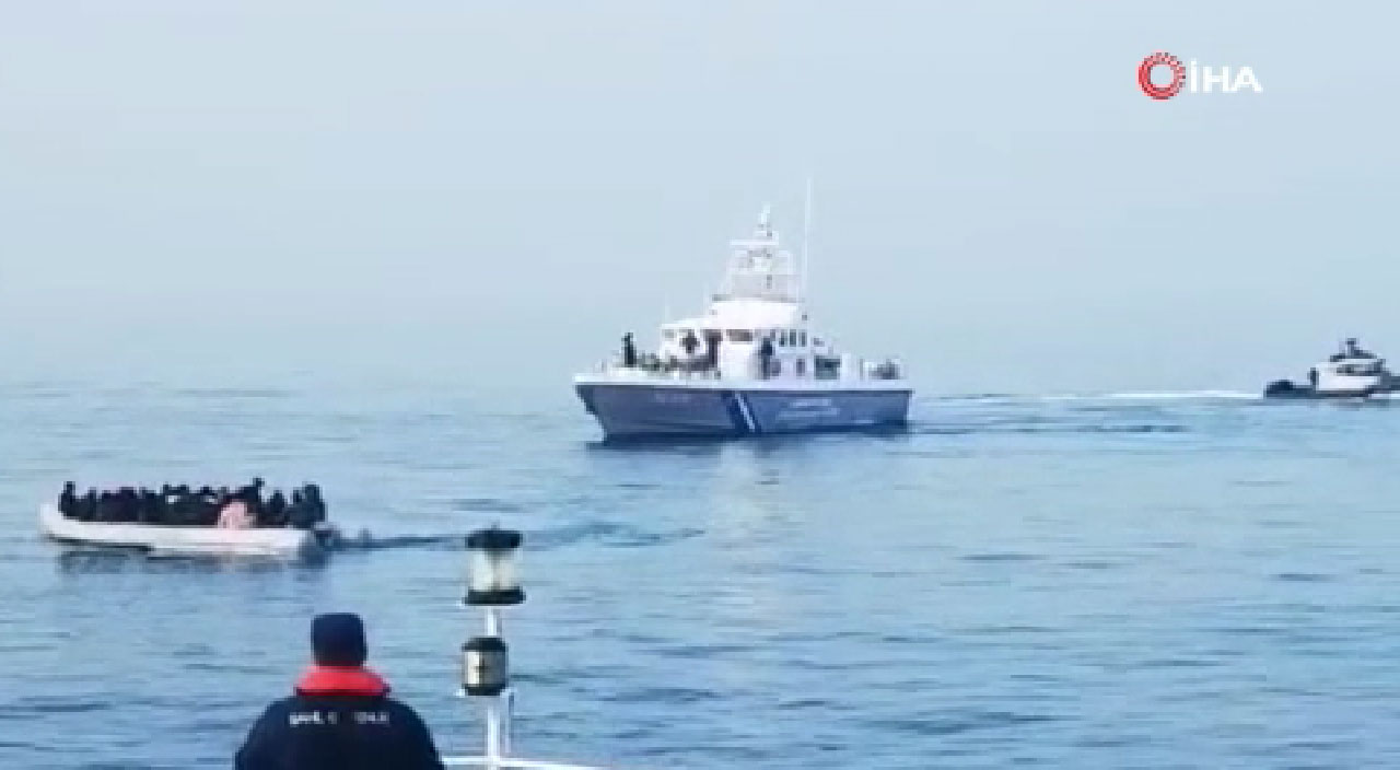 Yunanistan'ın iddialarına videolu cevap: 32 düzensiz göçmen böyle kurtarıldı Yunanistan'ın iddialarına videolu cevap: 32 düzensiz göçmen böyle kurtarıldı