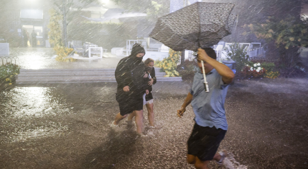 New York sular altında kaldı! Acil durum ilan edildi New York sular altında kaldı! Acil durum ilan edildi