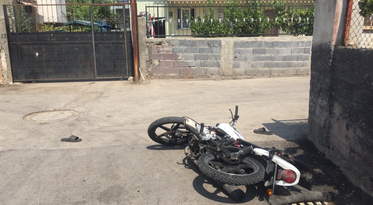 Adana'da sokak ortasında bıçaklı kavga!