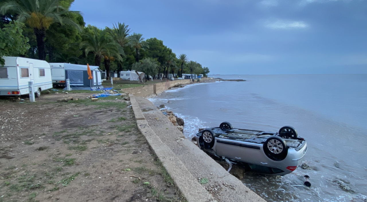 İspanya'da sel! Araçlar denize sürüklendi 5 bin ev elektriksiz kaldı