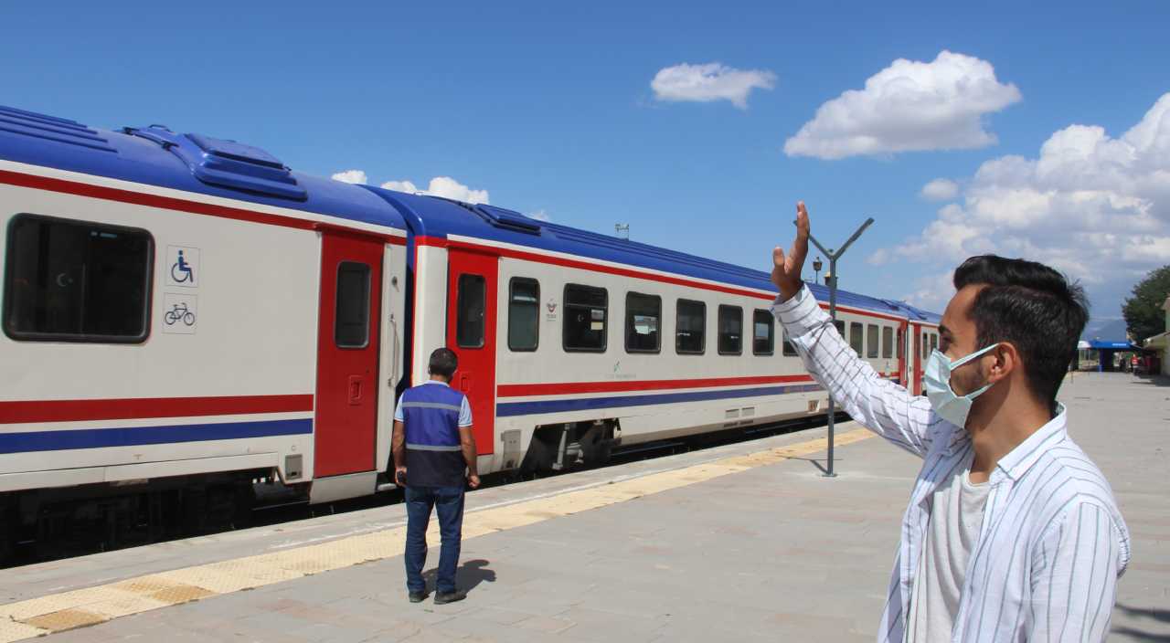 Şehirlerarası yolculukta yeni dönem başladı! Yolculara aşı kartı soruldu Şehirlerarası yolculukta yeni dönem başladı! Yolculara aşı kartı soruldu
