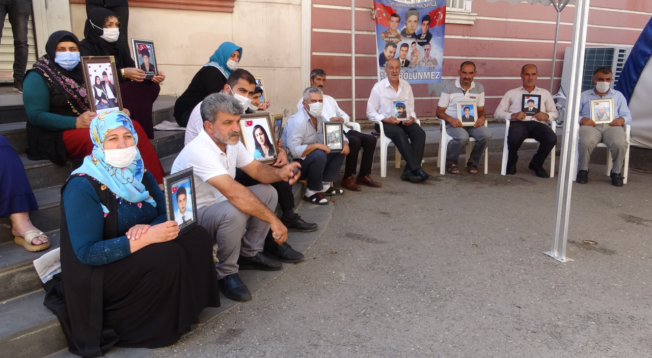 Evlat nöbetindeki annelerin acısı dinmiyor! Evlat nöbetindeki annelerin acısı dinmiyor!