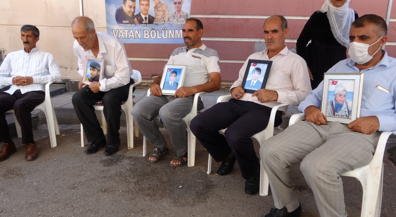 Evlat nöbetindeki annelerin acısı dinmiyor! Evlat nöbetindeki annelerin acısı dinmiyor!