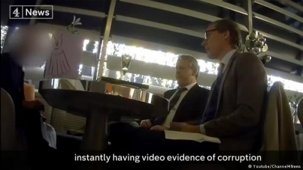 WhatsApp'ın kurucusu: Facebook'unuzu silin!