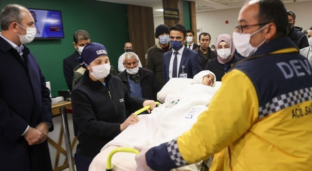 Pitbulların saldırısına uğrayan Asiye'den kötü haber: Yüz felci var Pitbulların saldırısına uğrayan Asiye'den kötü haber: Yüz felci var