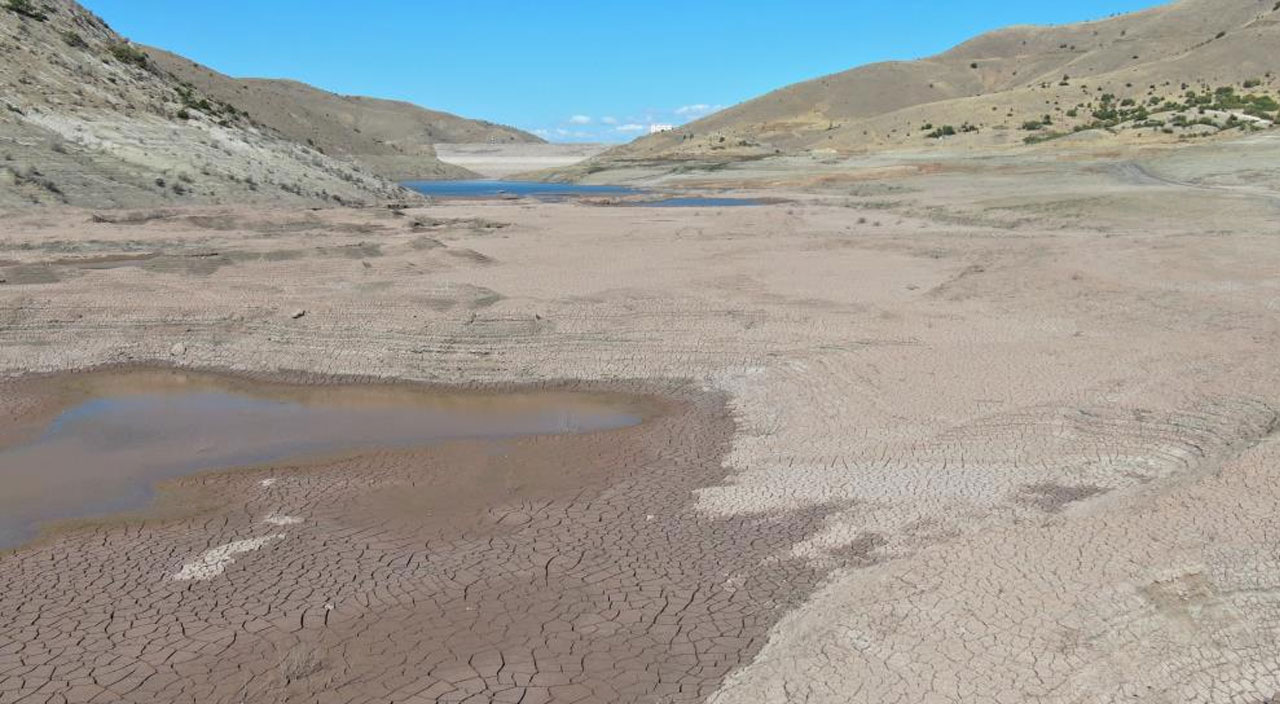 Elazığ’ı kuraklık vurdu baraj çöle döndü