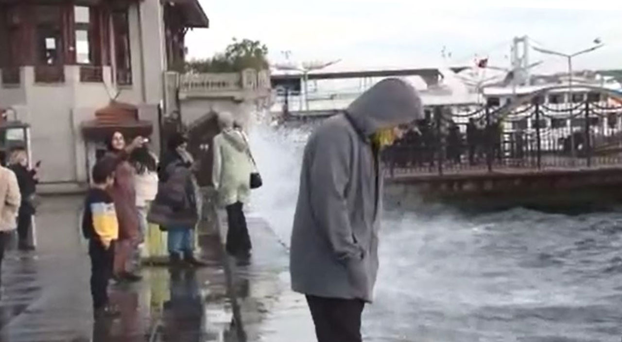 İstanbul’da lodos: Dalgaların yüksekliği metreleri buldu