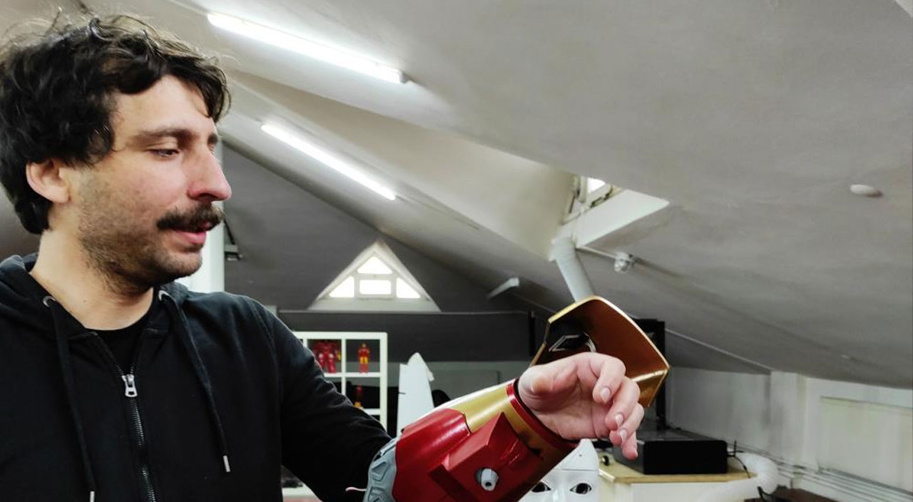 Yerli Iron Man: Derisinin altına yerleştirdiği çiple ateş edebiliyor