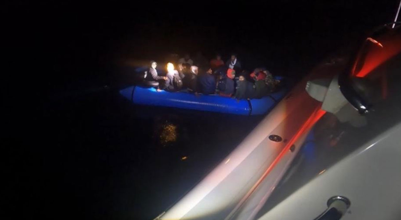 Yunanistan’ın Türk kara sularına geri ittiği 53 düzensiz göçmen kurtarıldı