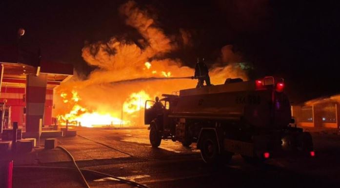 Akaryakıt tankerinde çıkan yangın 10 araca sıçradı