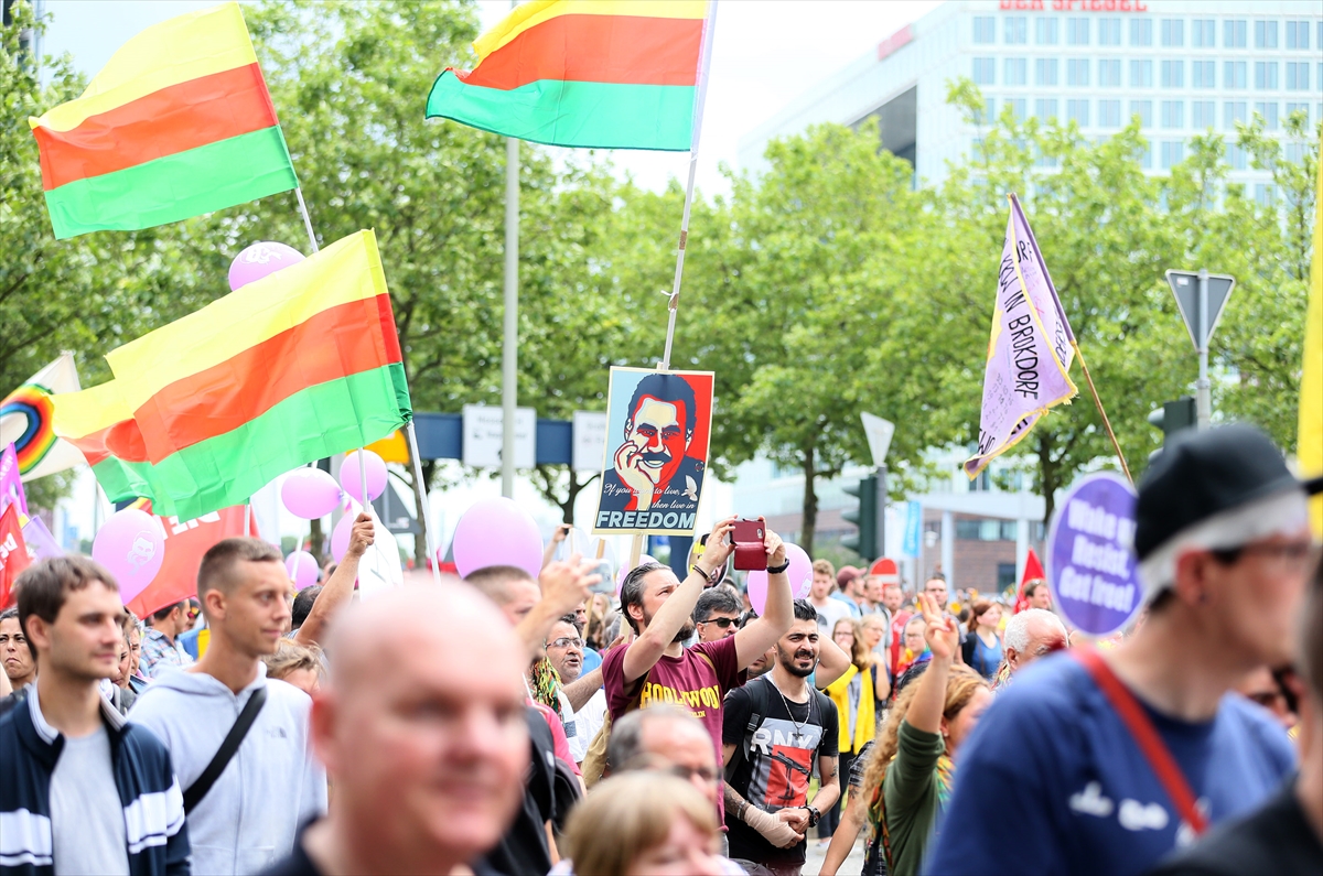 Terör örgütü PKK yandaşları Hamburg'da sokaklara çıktı