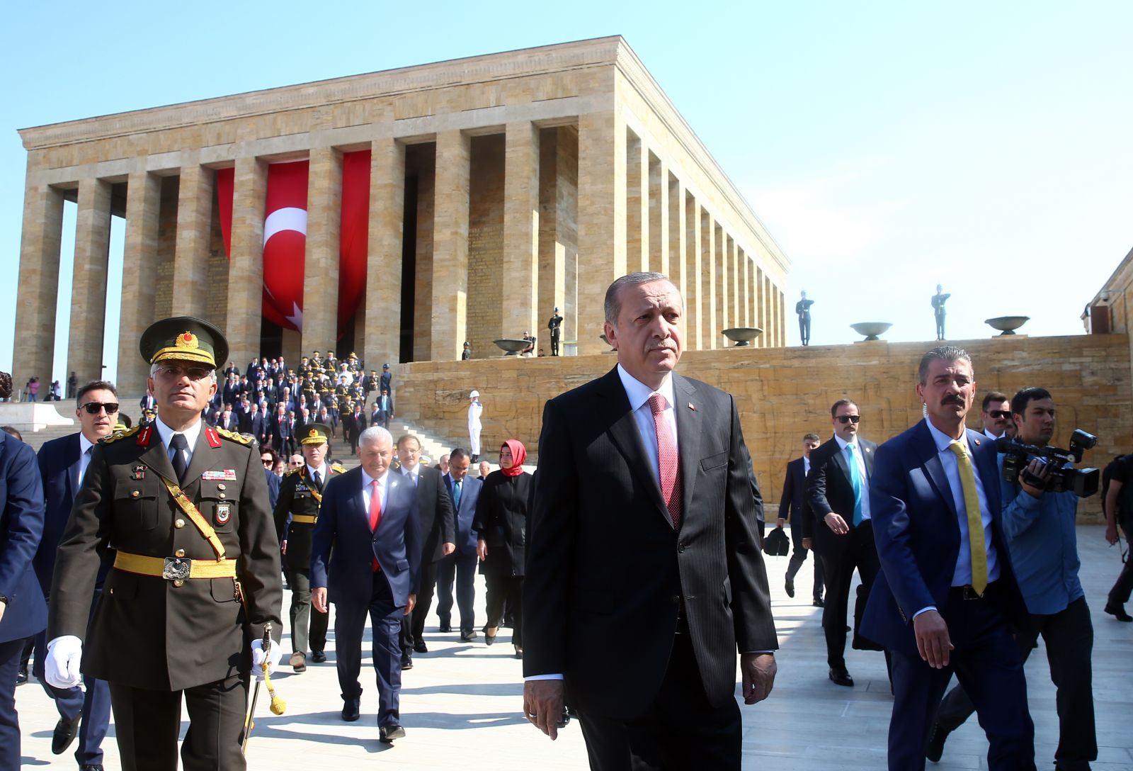 Devlet erkanı tam kadro Anıtkabir'de