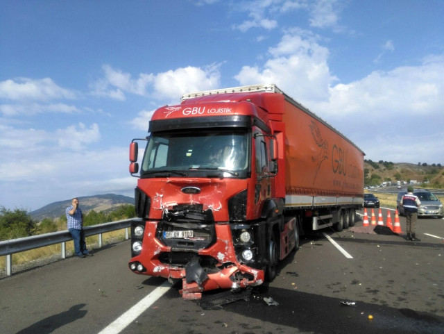 TEM otoyolunda feci kaza: 1 ölü, 4 yaralı
