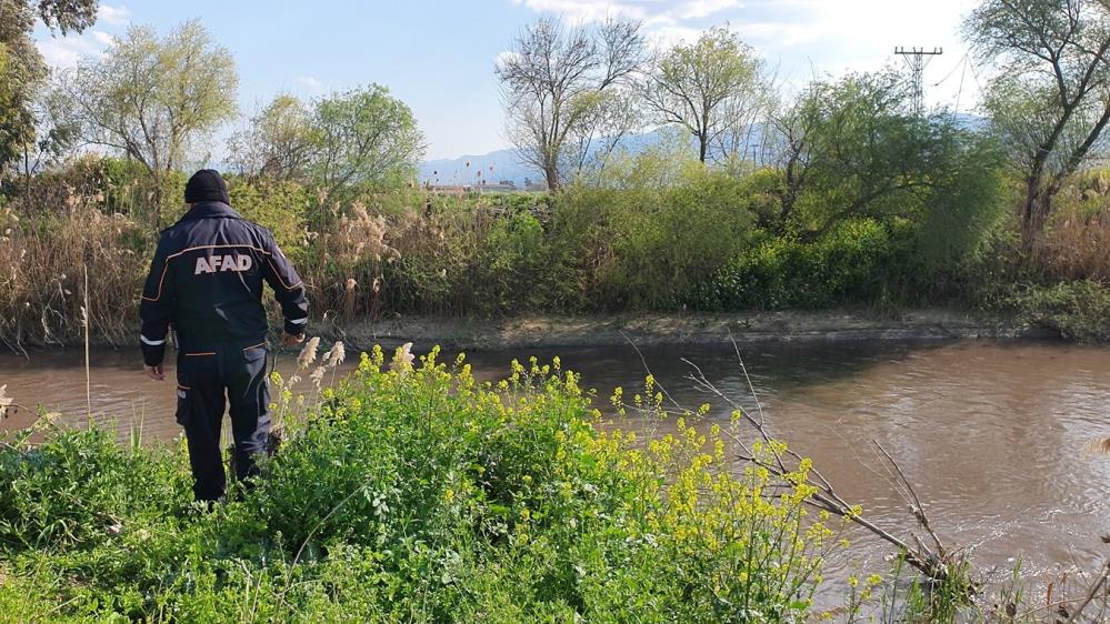 Atıyla birlikte nehre giren genç kayıplara karıştı!