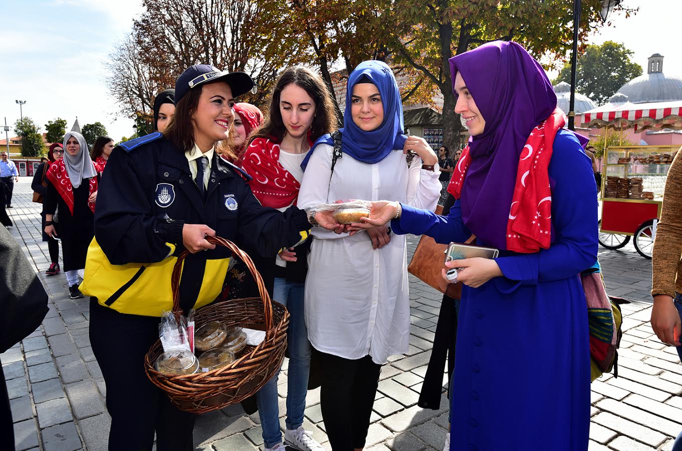 Bu kez denetlemediler aşure dağıttılar