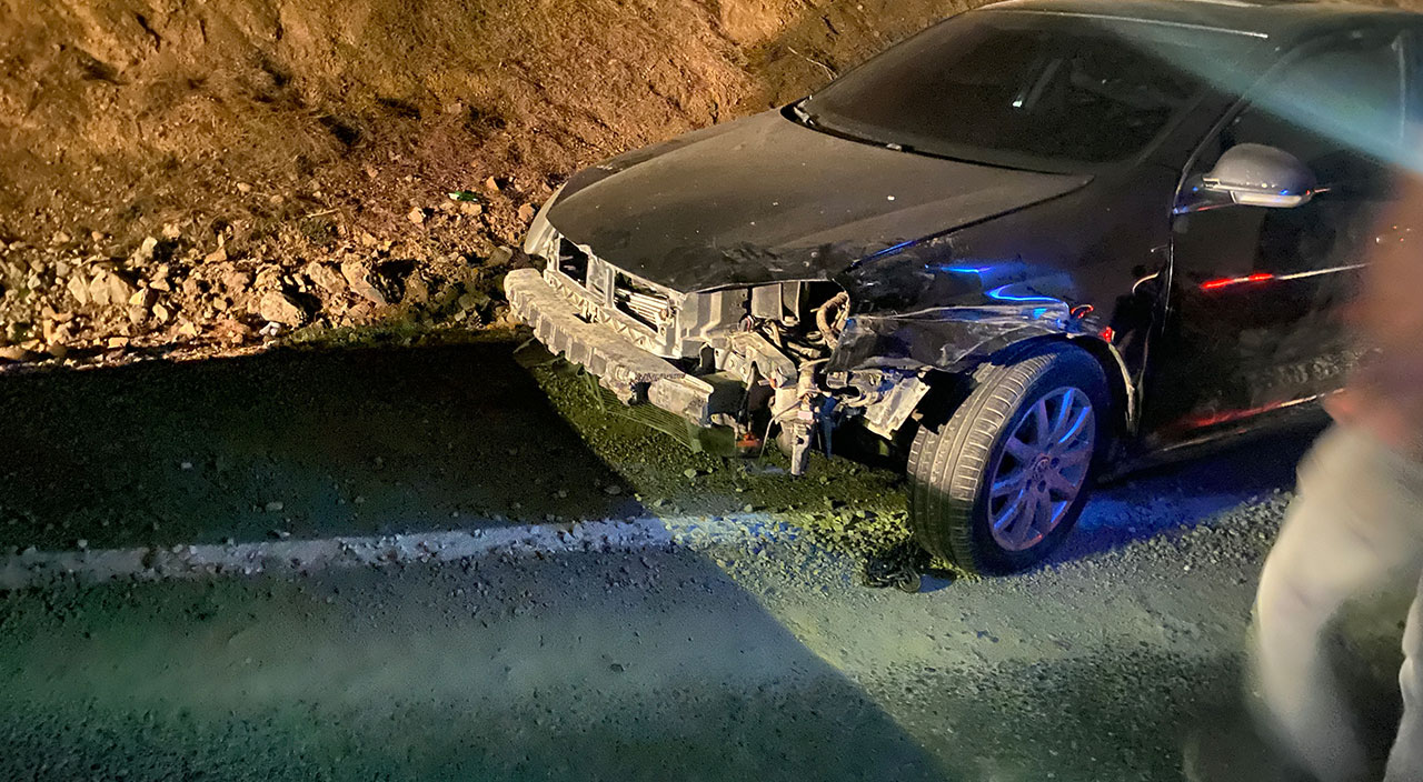 Kaza yapan otomobil uçurumdan yuvarlandı! 3 kişi yaralandı