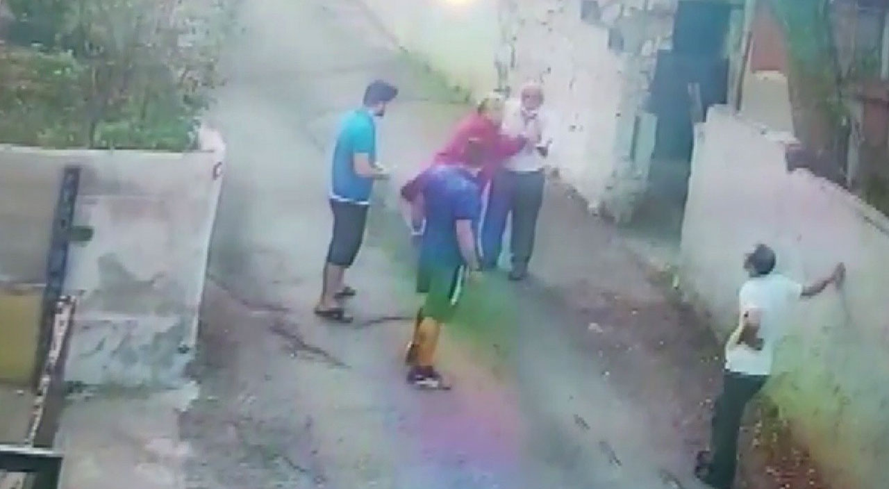 Sokak köpeğini besleyen hayvansevere ölümle tehdit!