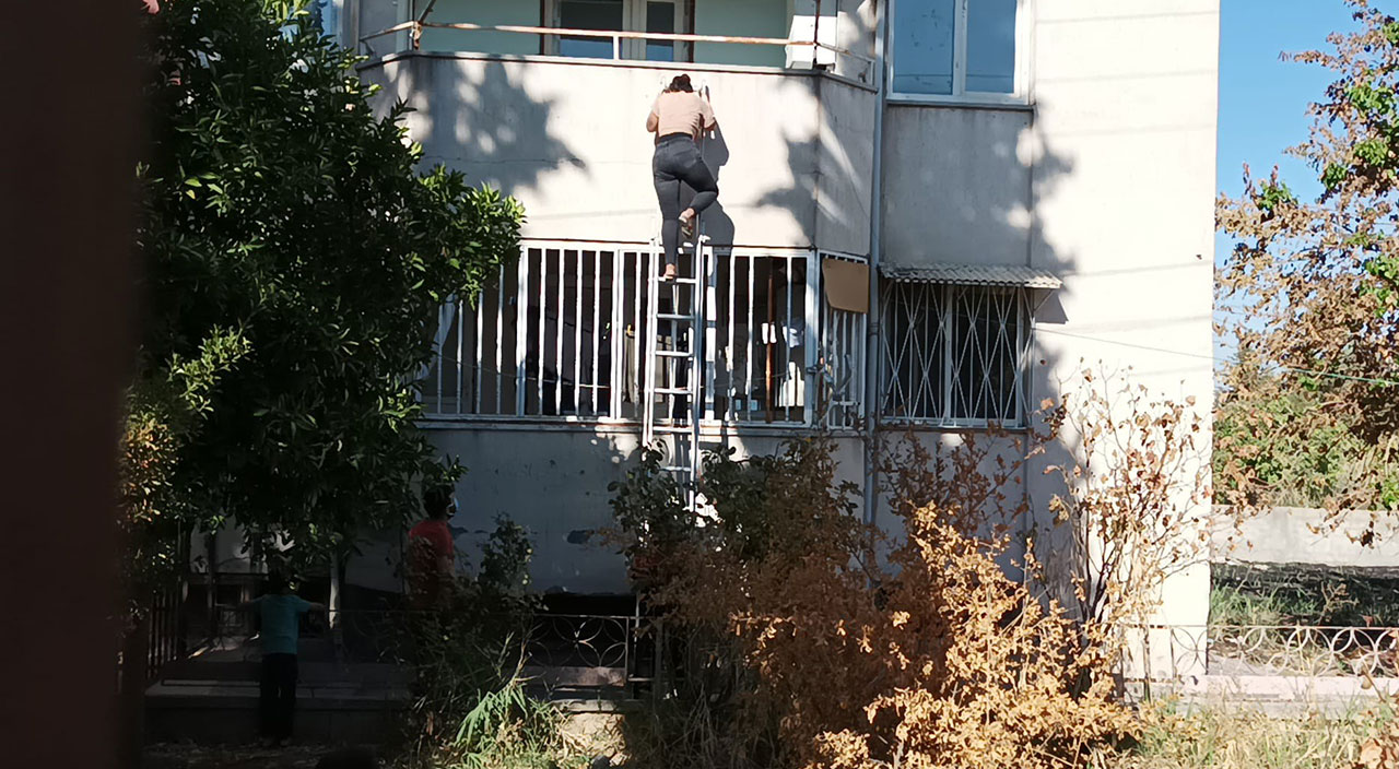 Evinde mahsur kaldı! Yardımına itfaiye ekipleri koştu