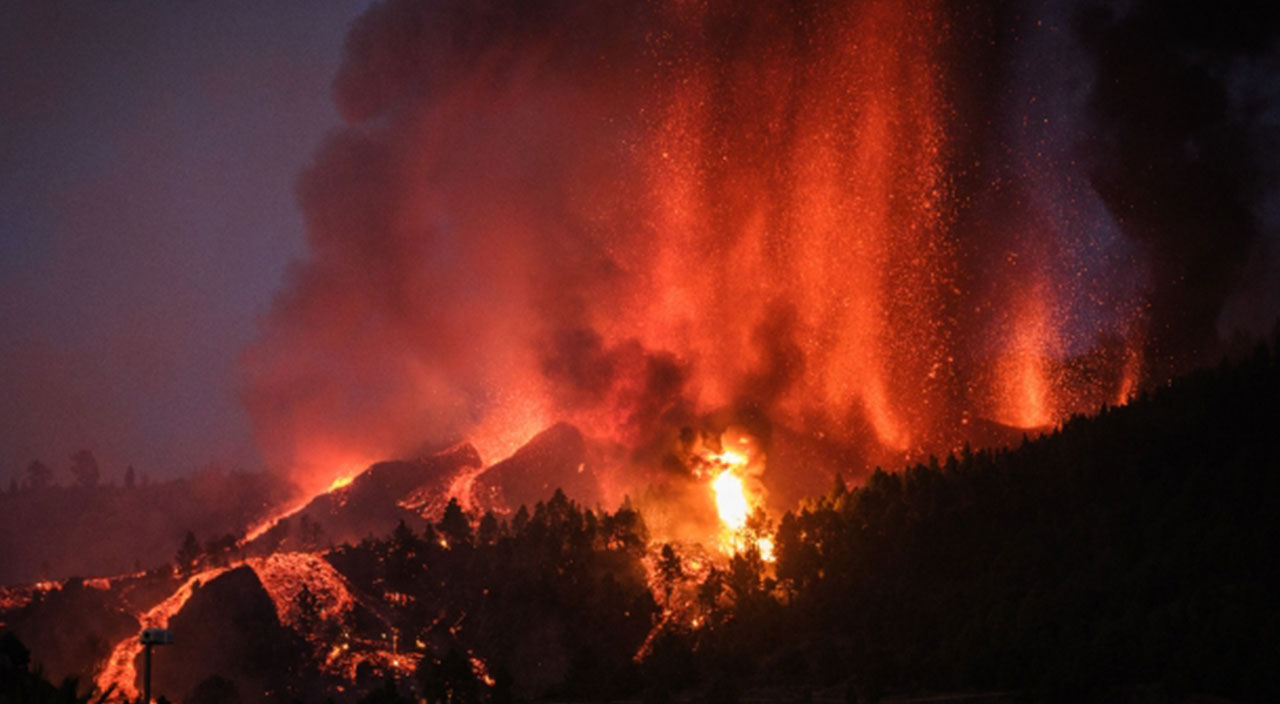 Kanarya Adaları’nda kırmızı alarm! Cumbre Vieja yanardağı faaliyete geçti