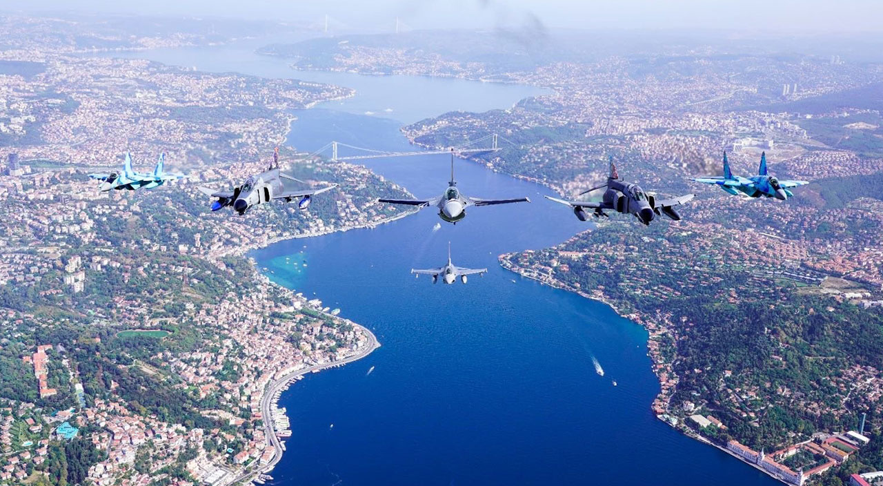 İstanbul Boğazı’nda nefes kesen görüntüler