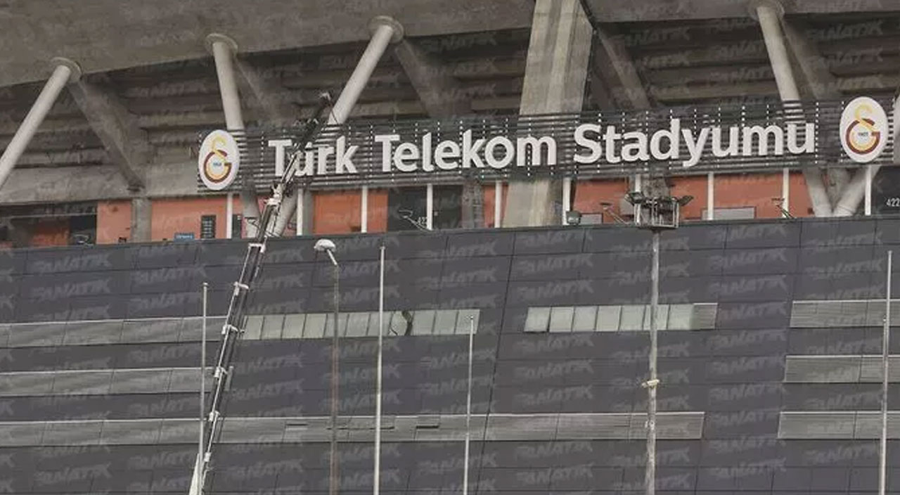 Galatasaray’da bir devir kapanıyor! Stadın yazısı söküldü
