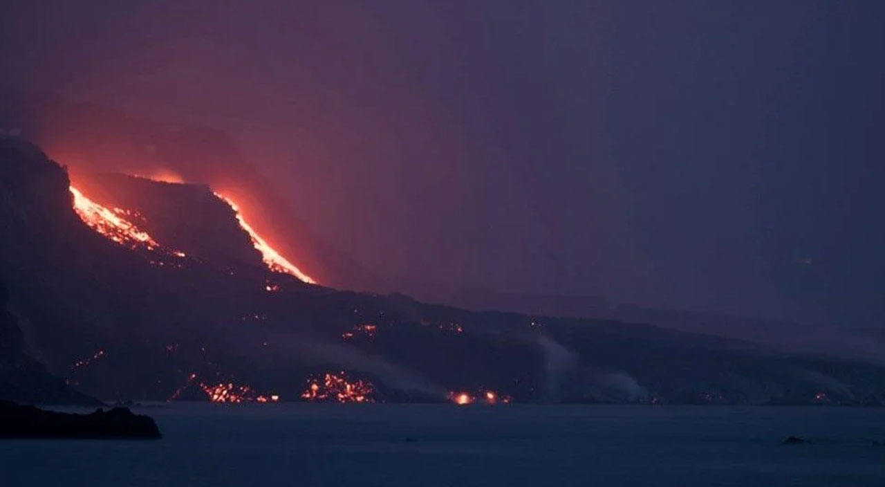 Cumbre Vieja'da patlamalar artıyor: 500 metreden daha geniş bir kaya oluştu